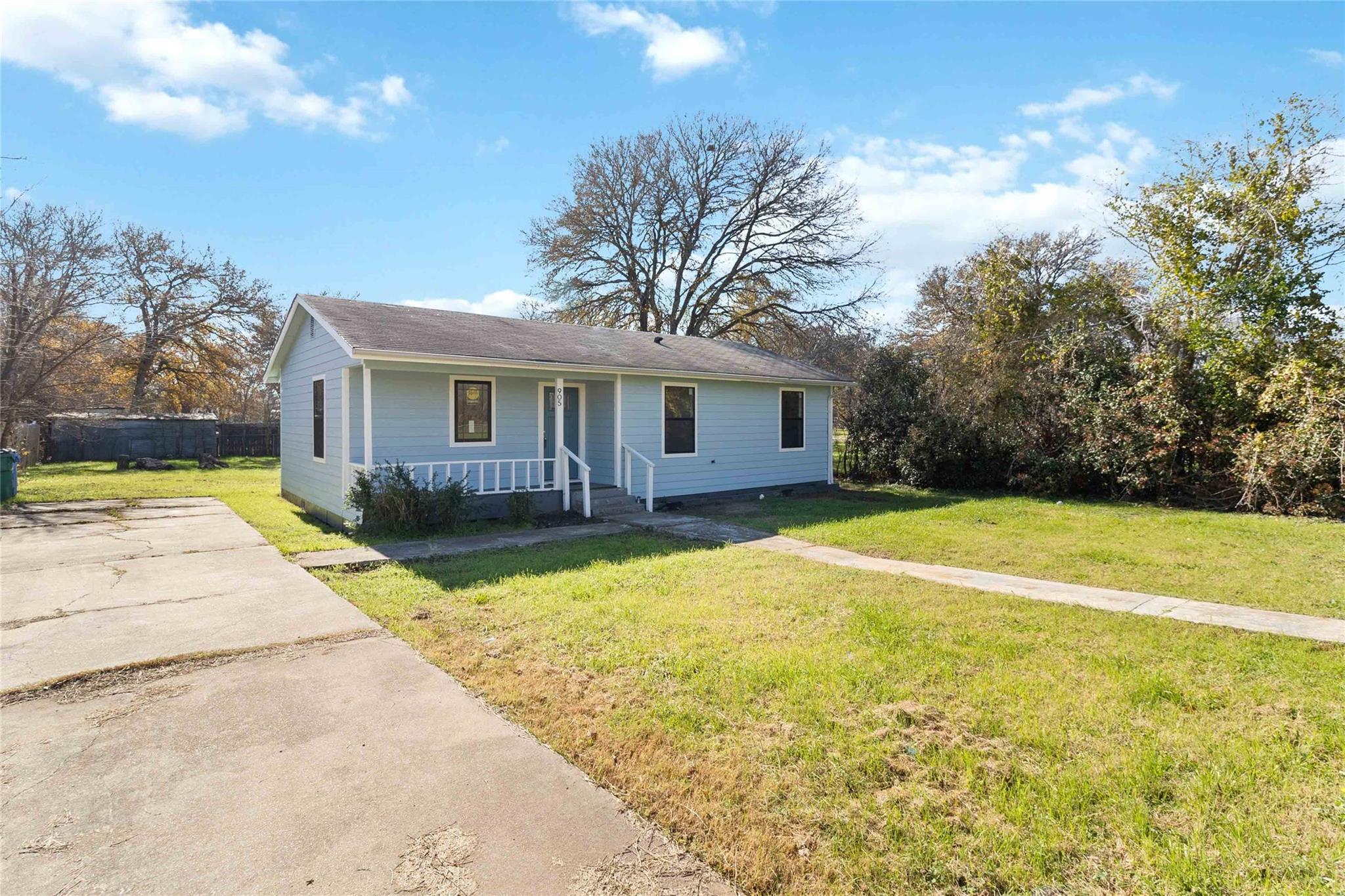 905 Linden, 6935282, Bastrop, Single Family Residence,  for sale, Jessica Dodge, Full Circle Real Estate