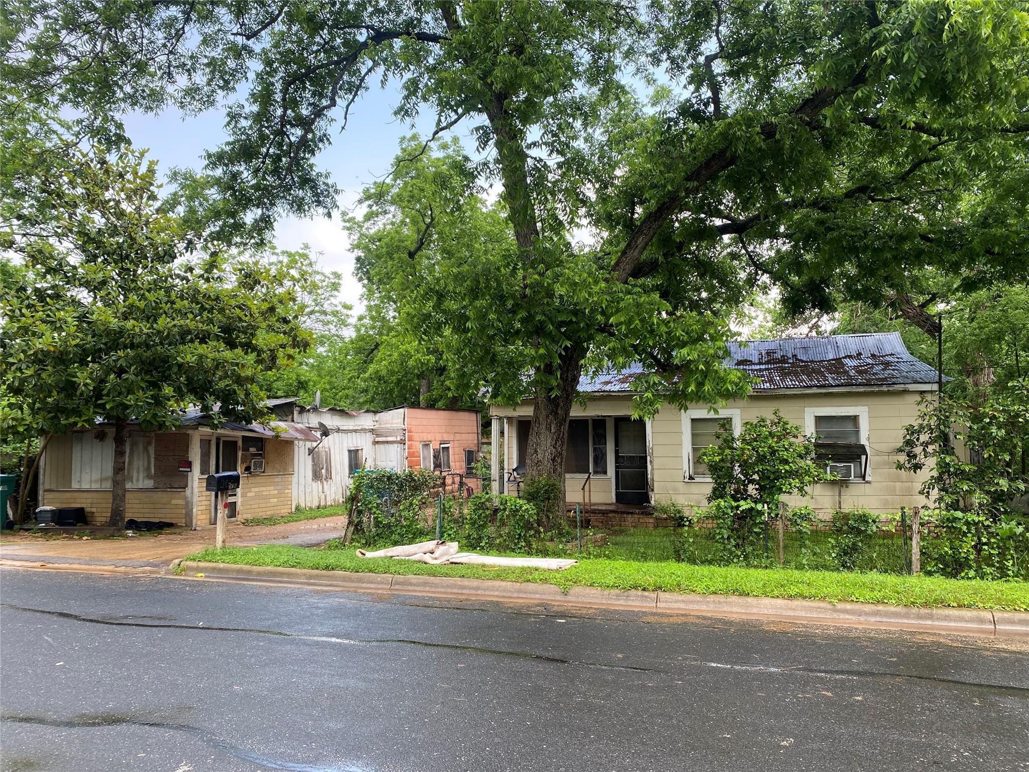 205 Brenham, 3068067, Elgin, Single Family Residence,  for sale, Jessica Dodge, Full Circle Real Estate