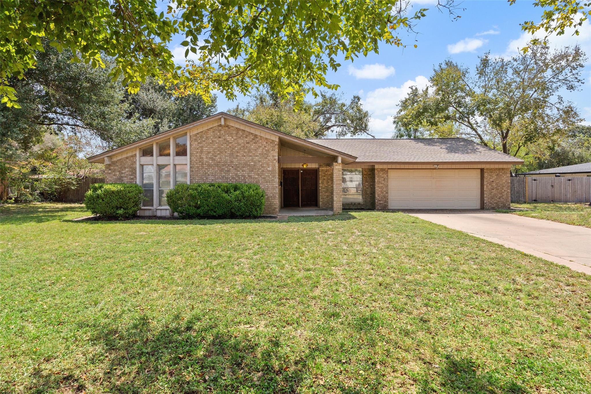 2203 Murray, 5773815, Rockdale, Single Family Residence,  for sale, Jessica Dodge, Full Circle Real Estate